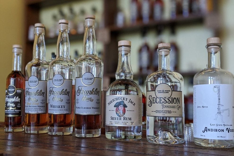 La distillerie gagnante fonctionne depuis le centre-ville de Bristol, Tennessee
