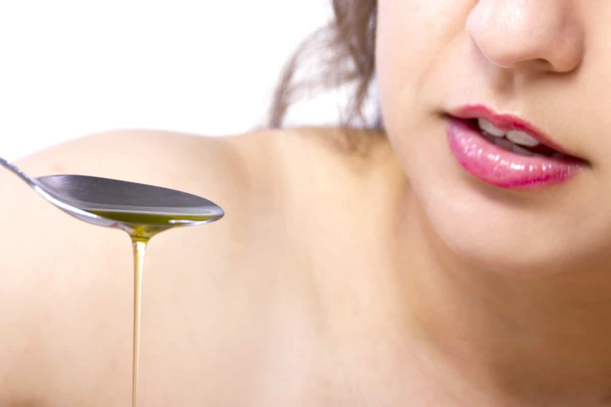 Lire la suite à propos de l’article Oil pulling, un rinçage à l&rsquo;huile qui profite à tout le corps