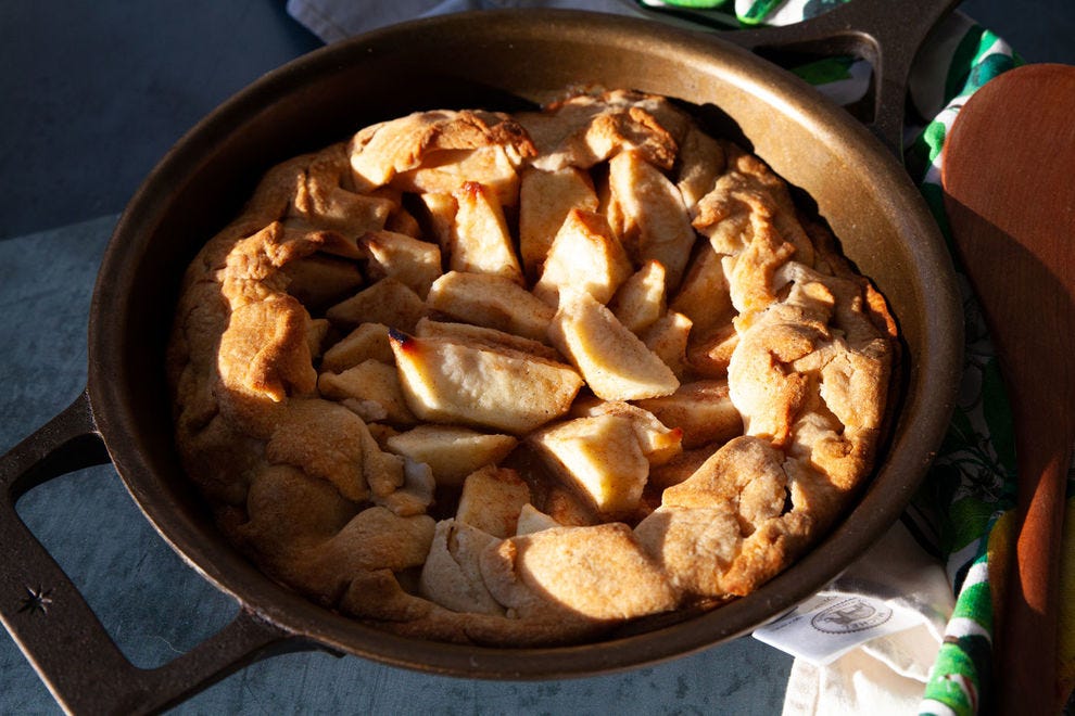 Les poêles en fonte facilitent la cuisson et le service des galettes de pommes