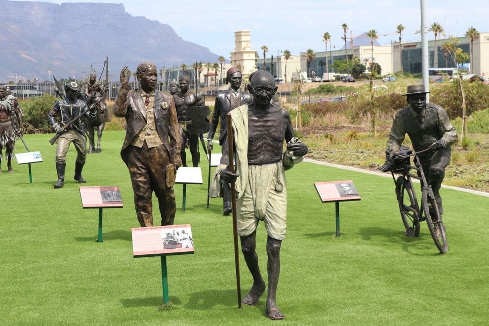 Longue marche vers les statues de la liberté