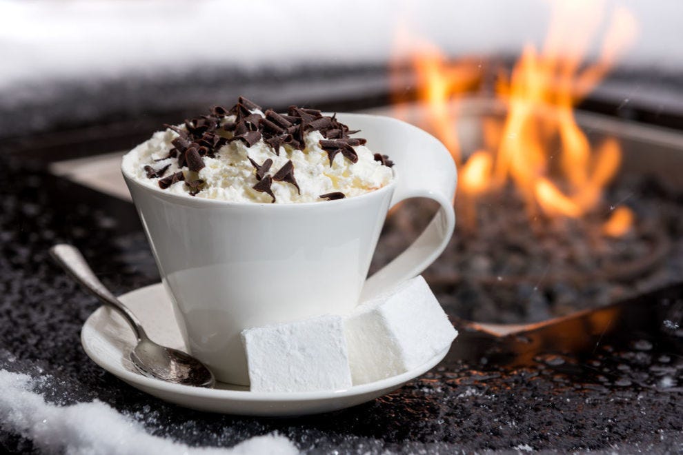 Y a-t-il quelque chose de plus agréable que de se blottir près du feu avec un chocolat chaud?