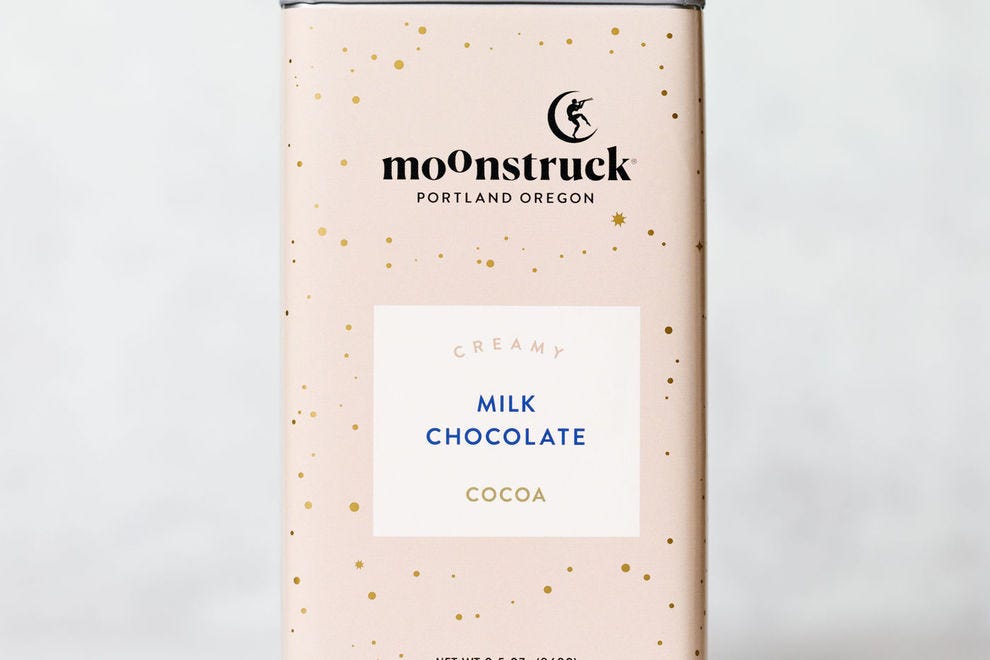Le chocolat chaud Moonstruck est une gâterie décadente que vous pouvez rapporter à la maison et savourer à tout moment