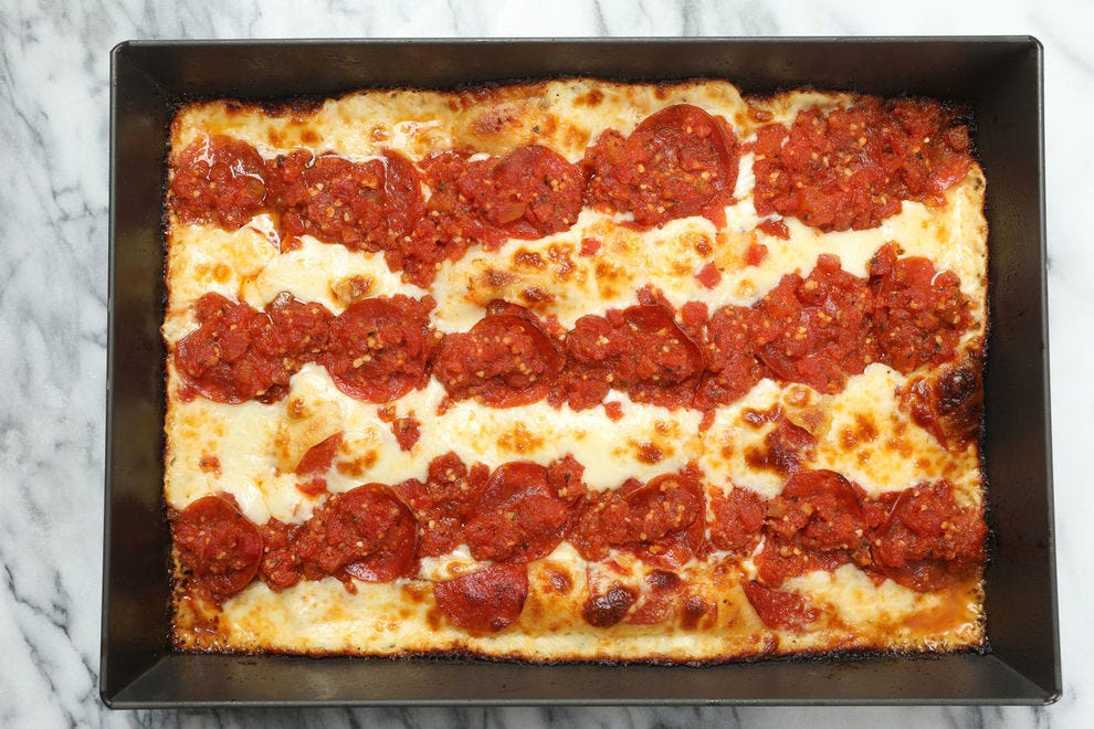 Les pizzas à la Detroit préfèrent la sauce sur le dessus!