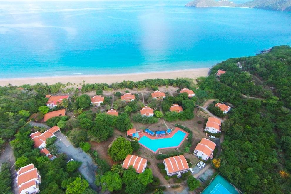 Les chambres du Wyndham Lambert Beach Resort sur Tortola sont réparties entre plusieurs petits bâtiments