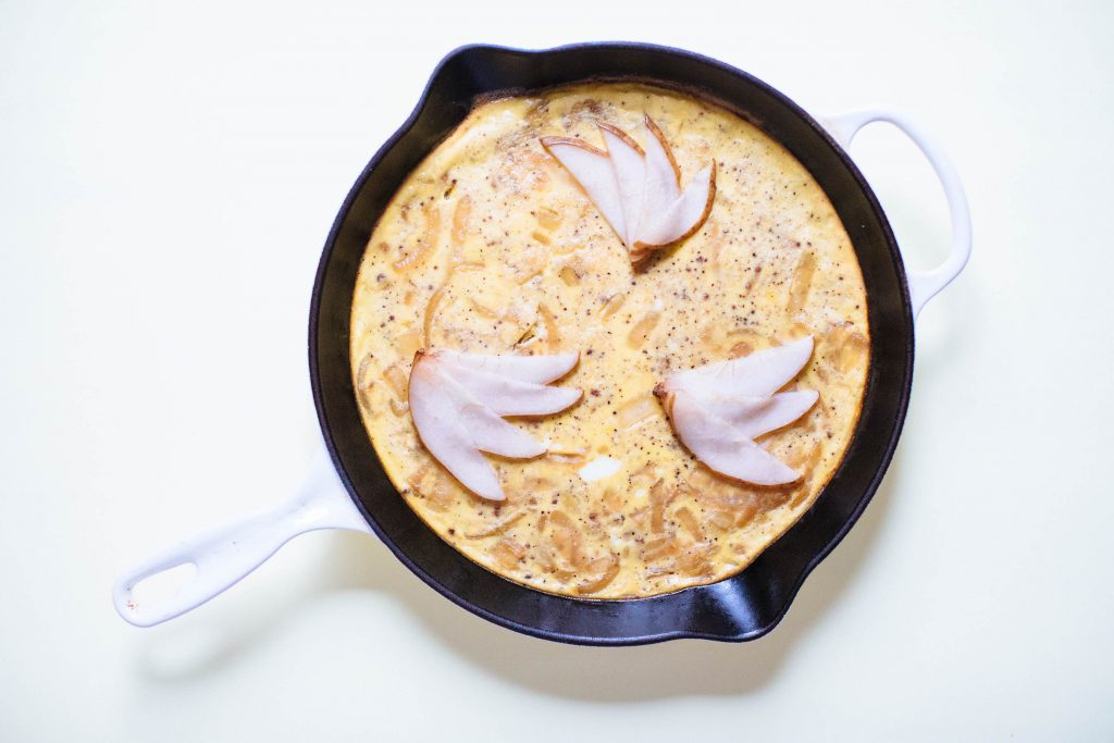 You are currently viewing Frittata aux oignons caramélisés et aux poires