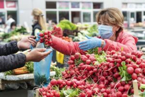 Many farmers markets offer fresh produce and ready-to-eat items