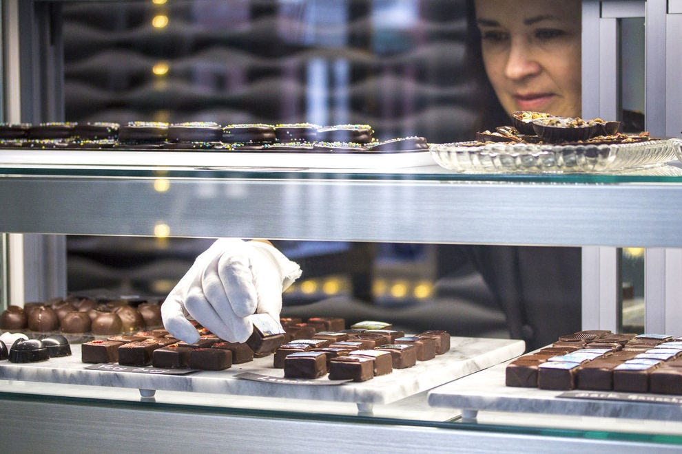 Joann Hofer supervise ses bonbons au chocolat haut de gamme