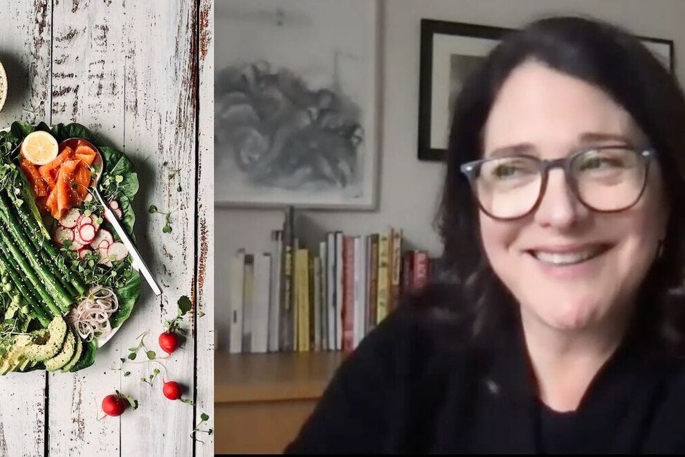 La styliste culinaire Susan Spungen critique les recettes originales et les photographies des participants lors de son atelier Speakeasy, Building a Beautiful Recipe: A Food Stylist's Guide to Bringing Beauty into Your Cooking