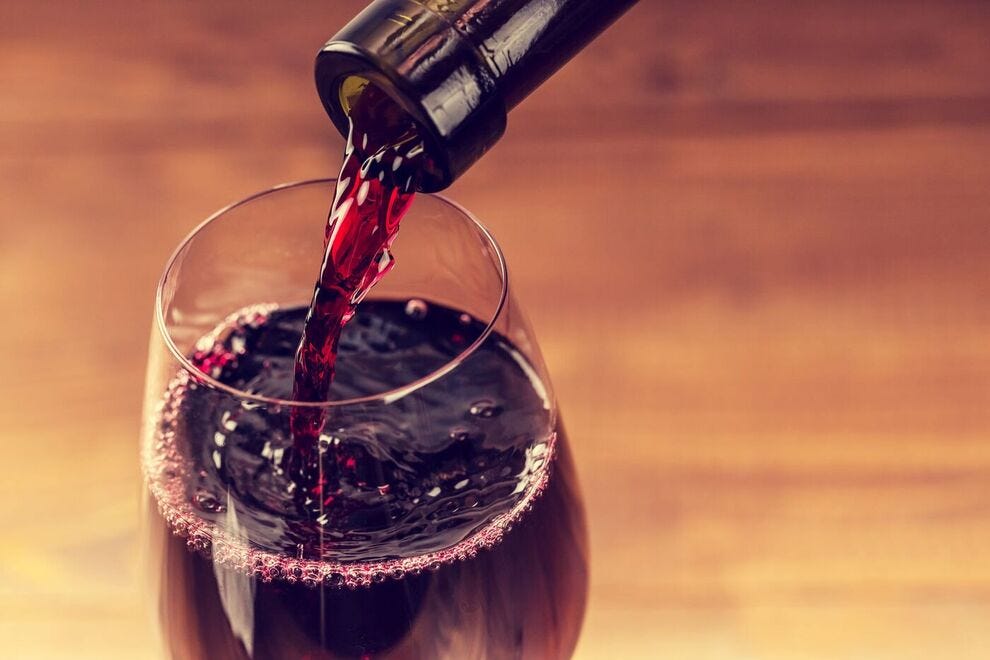 Quoi de mieux qu'un verre de vin ?  Un verre de vin accompagné d'un repas incroyable