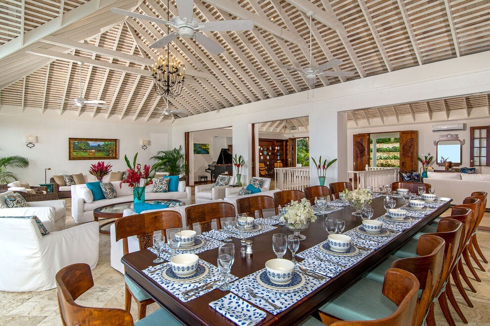 Au Tryall Club à Montego Bay, la Villa Amana est élégamment meublée avec une salle à manger formelle et des espaces de vie spacieux