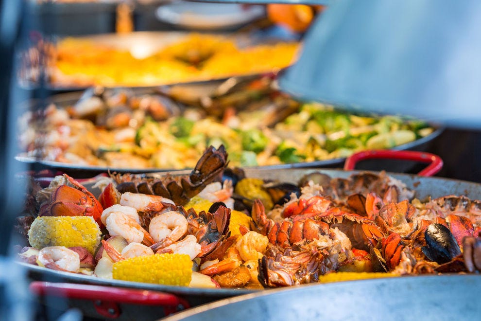 Une ébullition Lowcountry n'est qu'un des nombreux plats mettant en valeur les fruits de mer de la côte du golfe au Pensacola Seafood Festival