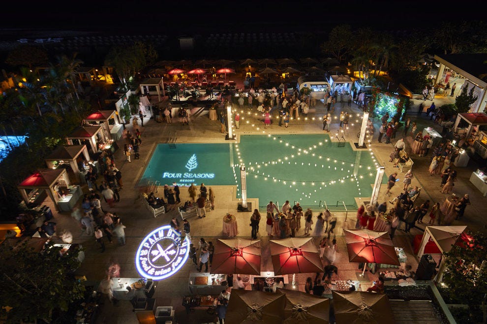 Organisé sur la terrasse au bord de la piscine du Four Seasons Resort Palm Beach, Indulge est un incontournable du Palm Beach Food &  Fête du vin