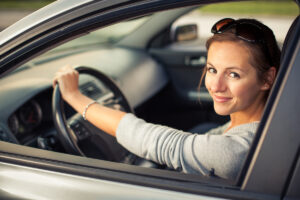 Comment consommer moins d'essence au volant : le guide pratique