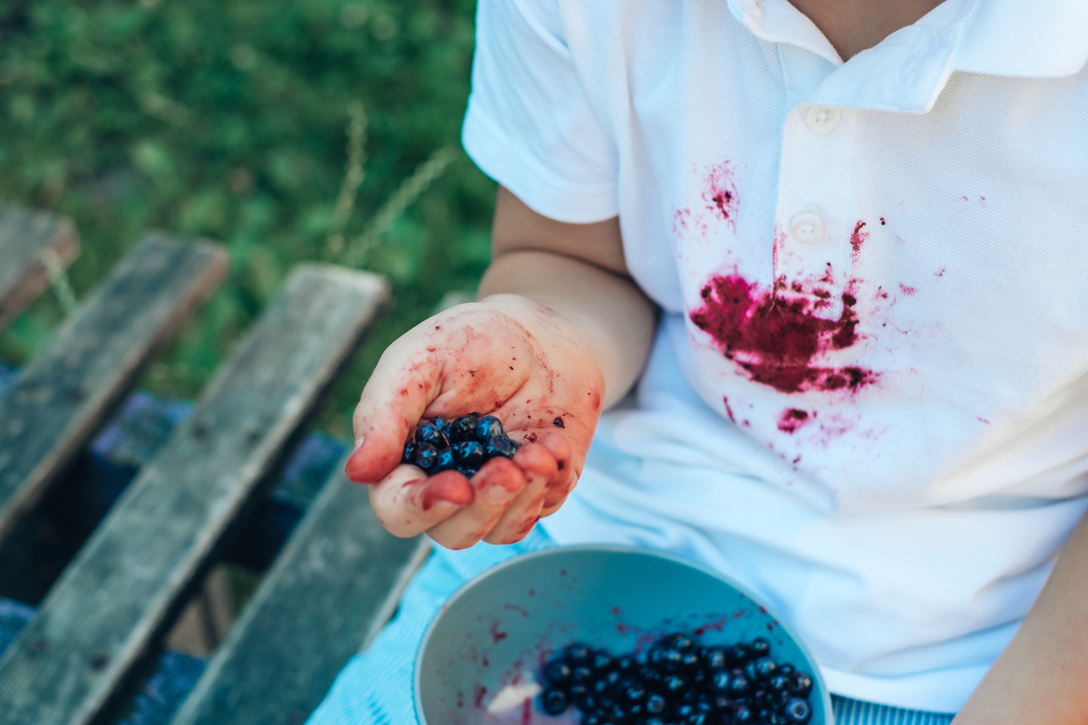 Comment nettoyer les taches de fruits naturellement et efficacement