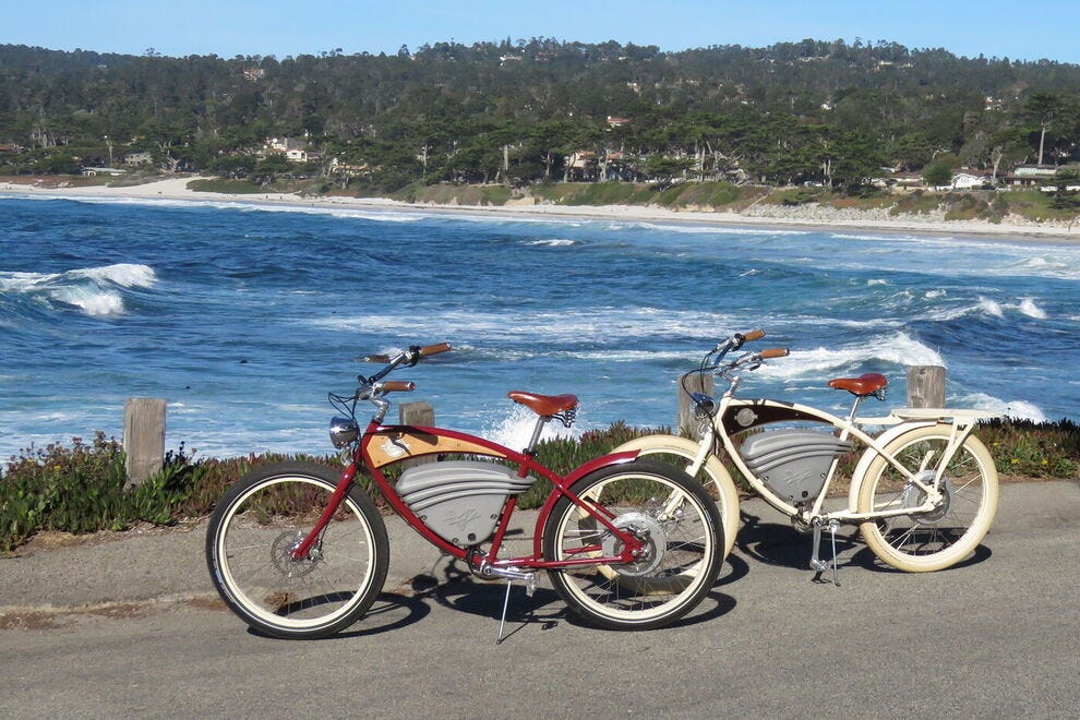 Chiens fous & Location de vélos électriques anglais, Carmel-by-the-Sea, Californie