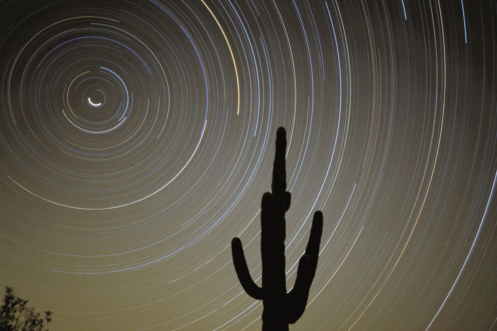 Explorez le ciel du désert avec un astronome