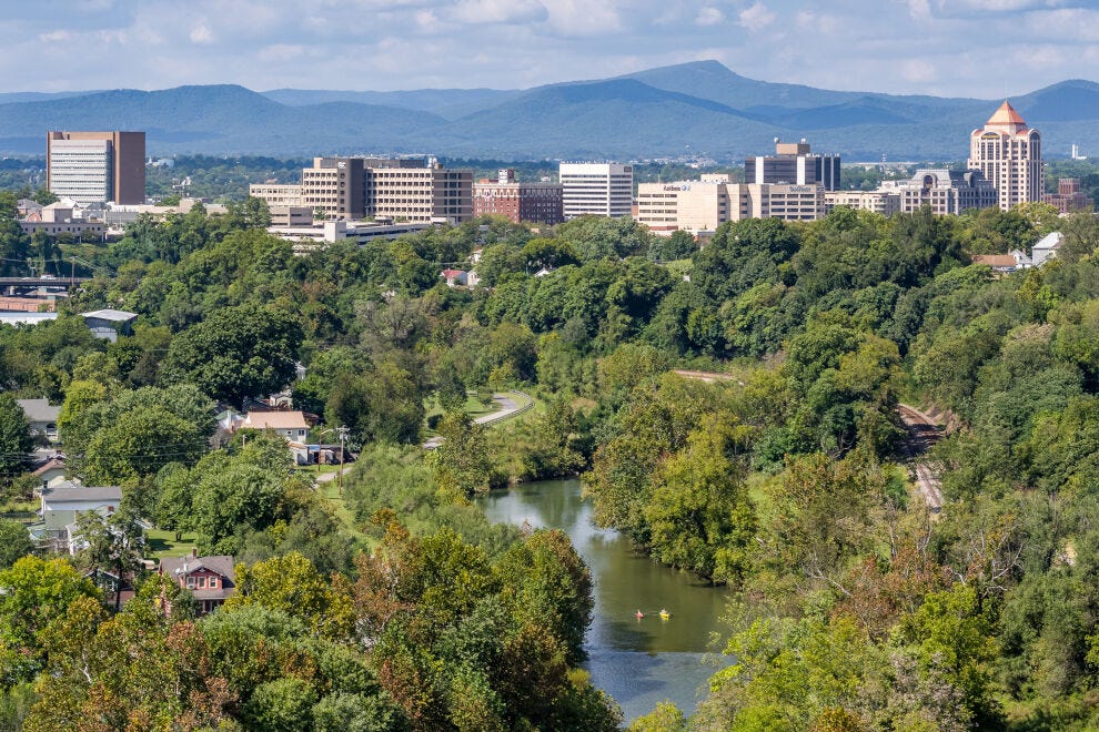 La rivière Roanoke offre une vue sur Blue Ridge de Virginie avec un accès pratique à Roanoke