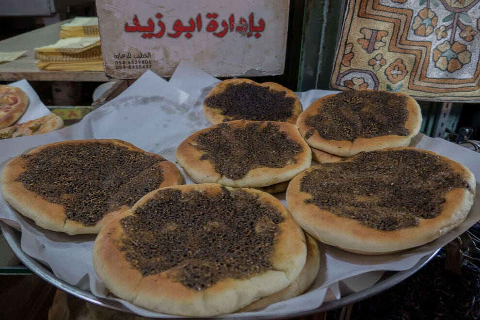 À Abu Dhabi, il est facile de trouver du manakish za'atar fraîchement cuit
