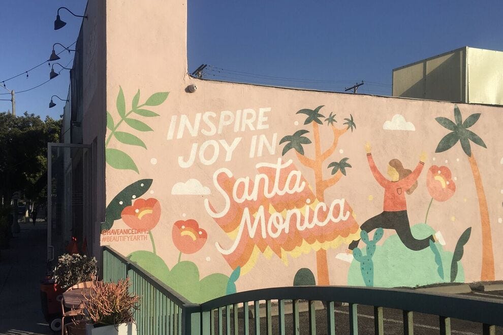 Les peintures murales lumineuses autour de Santa Monica apportent joie et inspiration