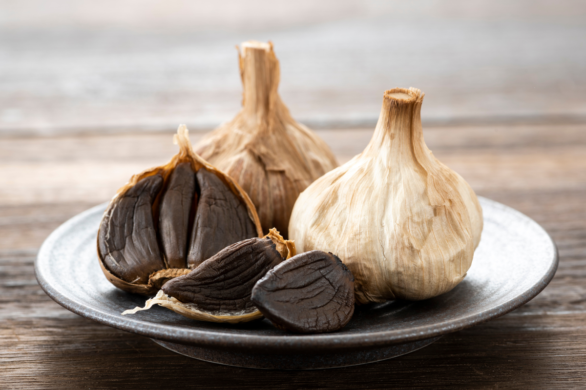 Ail noir : propriétés, utilisations, recettes, contre-indications