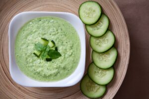Soupe froide de concombre et menthe : parfaite recette estivale