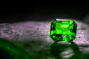 Emeraude, la pierre verte symbole de renouveau et de paix