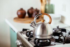 Comment nettoyer la bouilloire du calcaire : un guide pratique