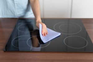 Comment nettoyer la plaque à induction et la protéger dans le temps