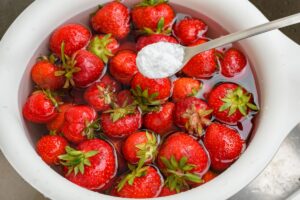 Comment nettoyer les fraises ?  Voici la meilleure méthode qui soit !